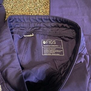 Women’s fig scrub bottoms size small